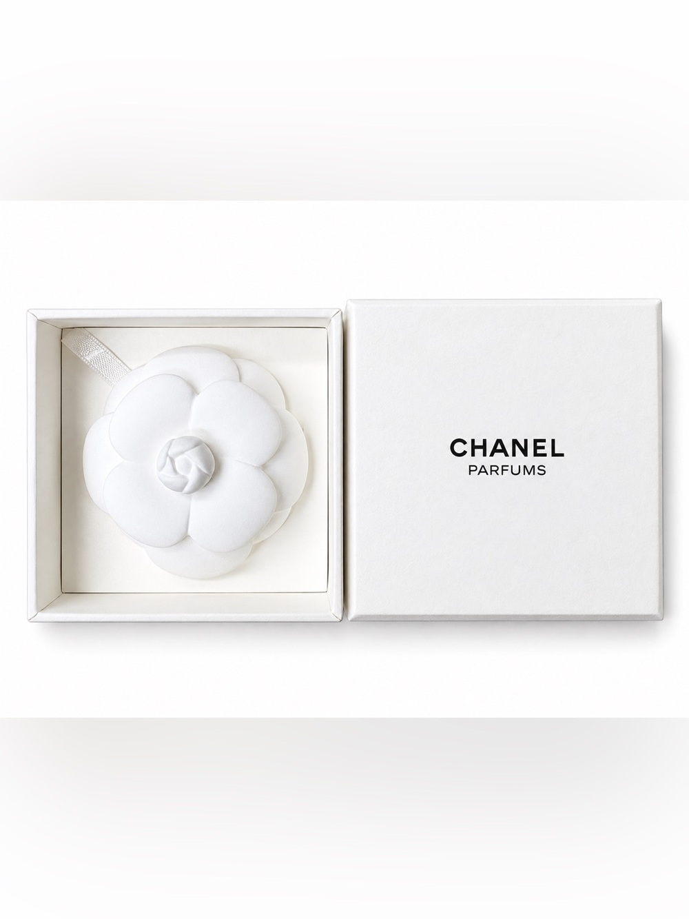 NWT CHANEL Ceramic White Camellia Fragrance Diffuser VIP Gift